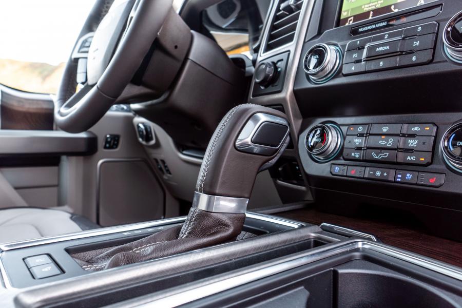 Детали интерьера Ford F-150 Limited SuperCrew 2018 года  (фото 56 из 59)